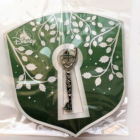 Disney Store Limited Edition Opening Ceremony Key - Picture 1 of 2